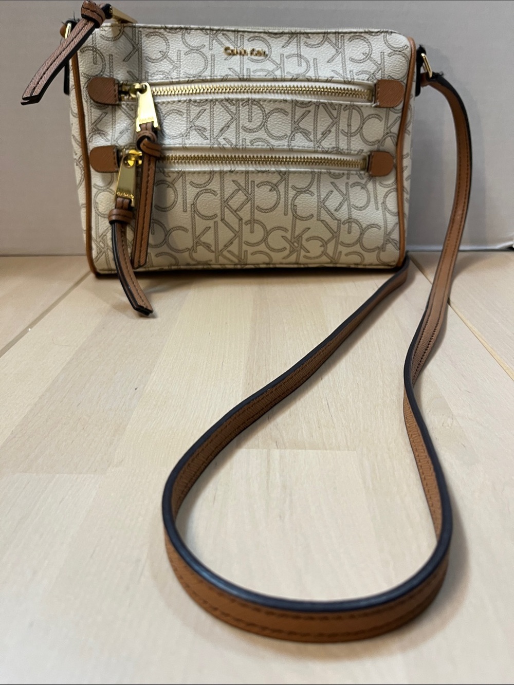 Calvin Klein Ivory & Tan Signature Logo Crossbody Purse Bag w/ Gold Tone Trim